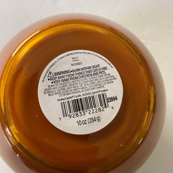 NWT- Yankee Candle Spiced Pumpkin Candle 10 oz - Picture 2 of 3
